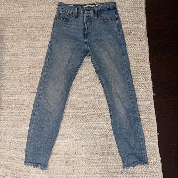 Levi’s Wedgie Icon Jeans (from aritzia) - Picture 2 of 4